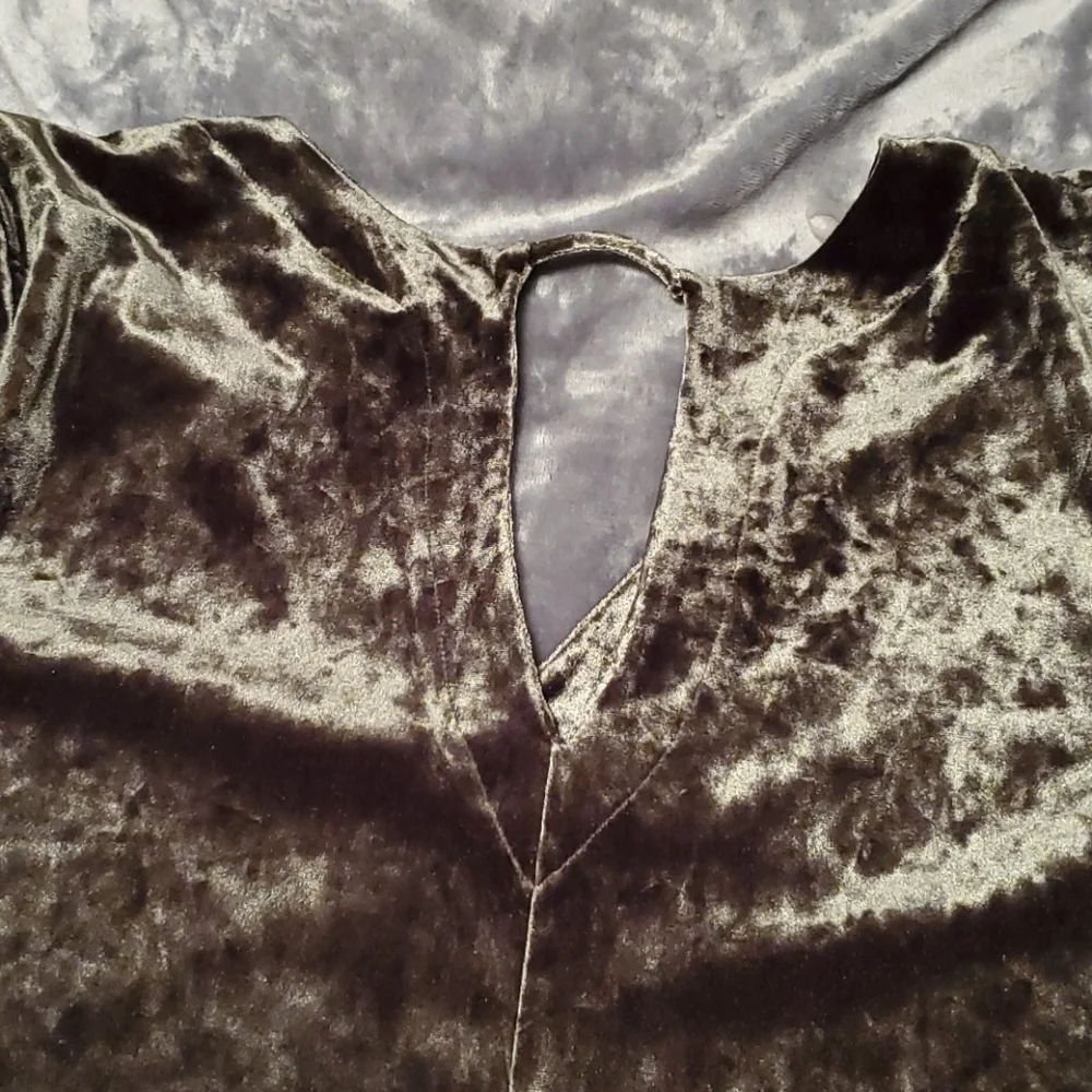 Olive Green Velvet Dress W/Bell Sleeves Sz XL - Picture 5 of 6